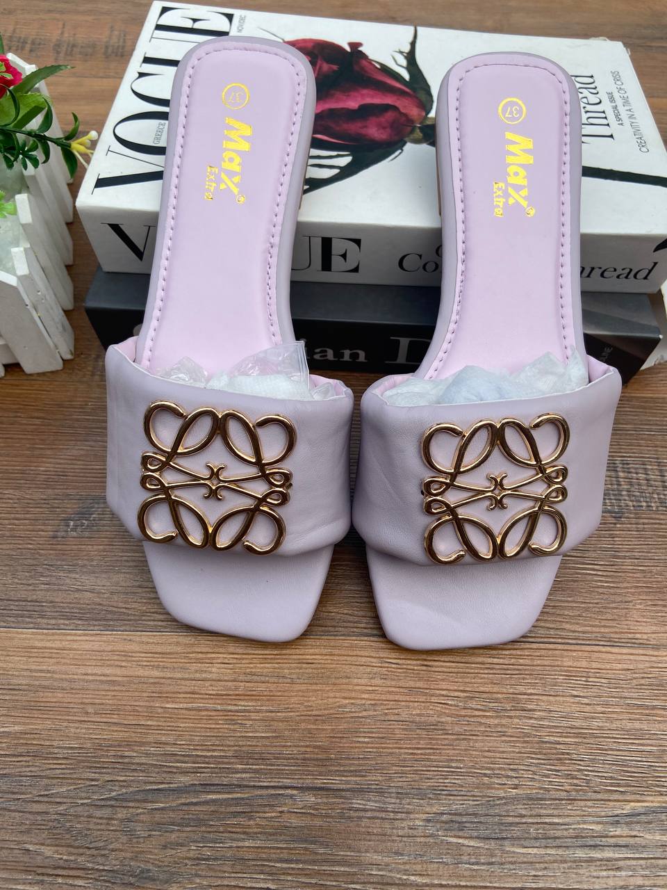 Pinky slippers