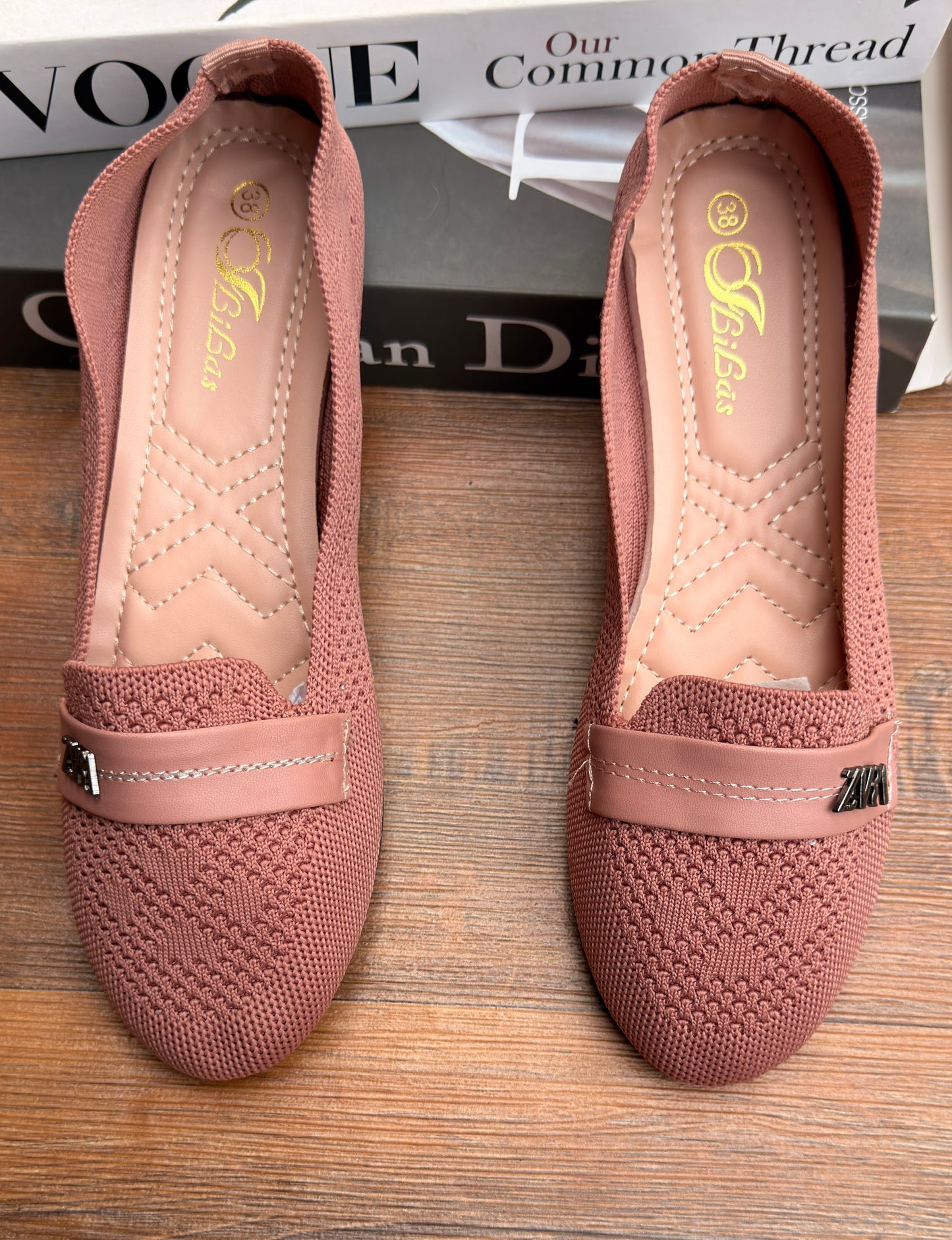 Flat shoe