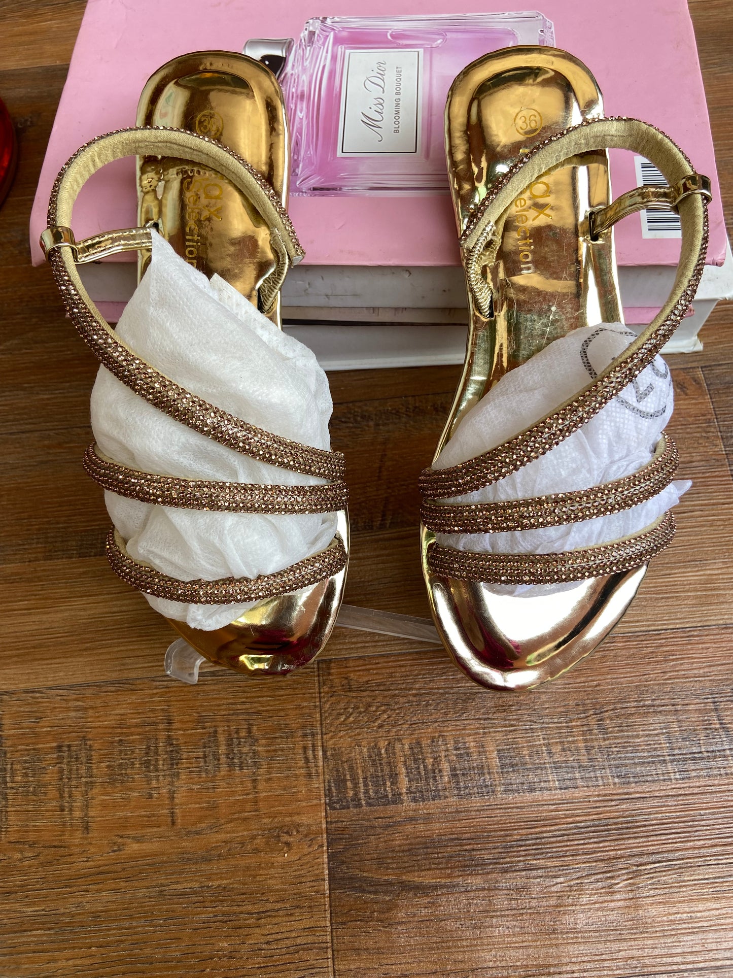 Max sandal