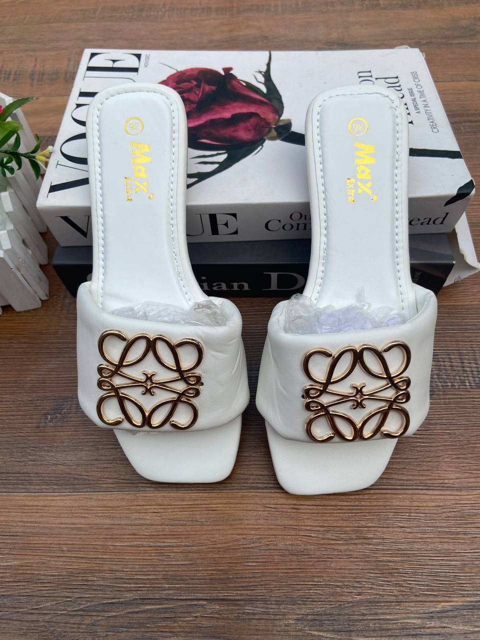 Pinky slippers