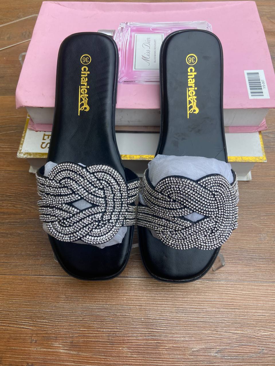 Chariot slippers